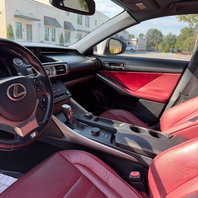 Lexus IS  2016