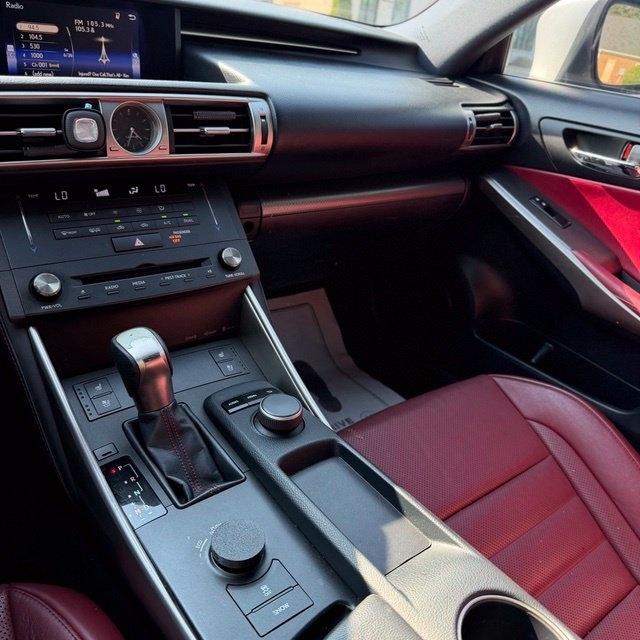 Lexus IS  2016