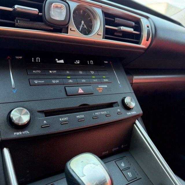 Lexus IS  2016