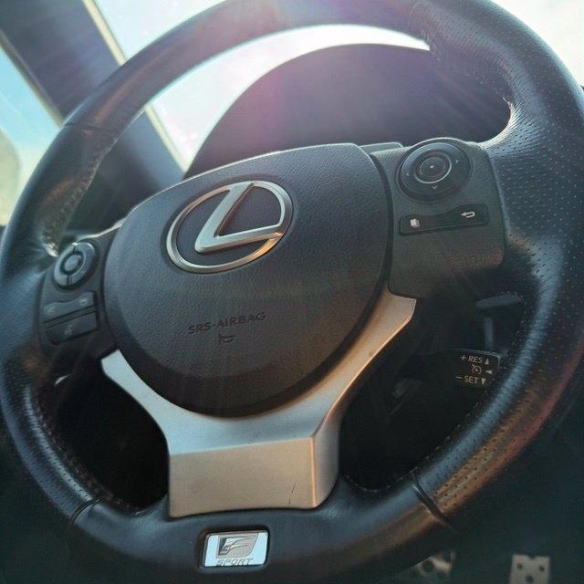 Lexus IS  2016