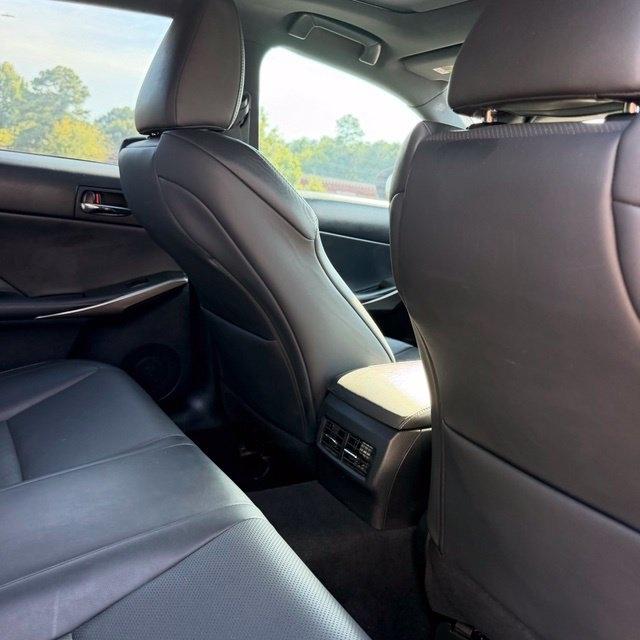 Lexus IS  2016
