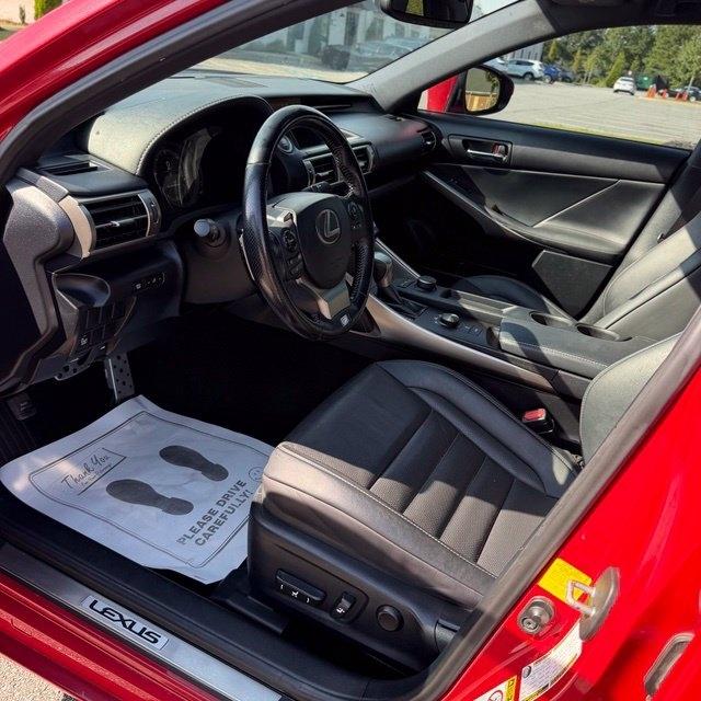 Lexus IS  2016