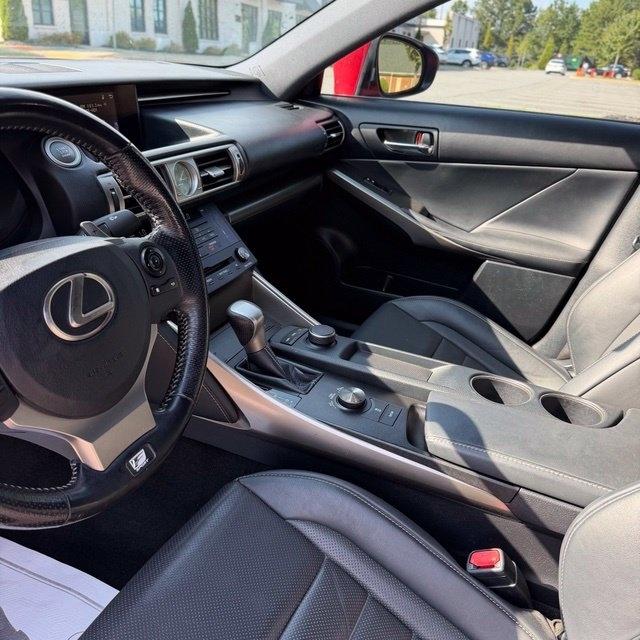 Lexus IS  2016