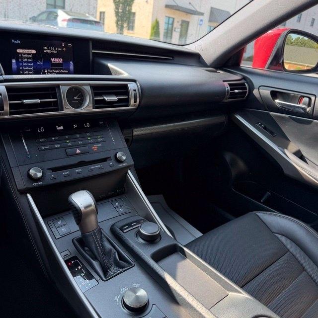 Lexus IS  2016