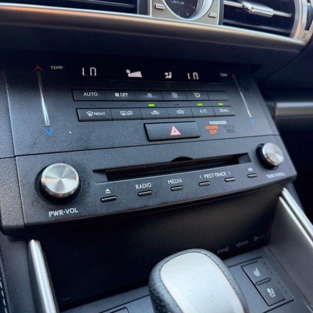 Lexus IS  2016