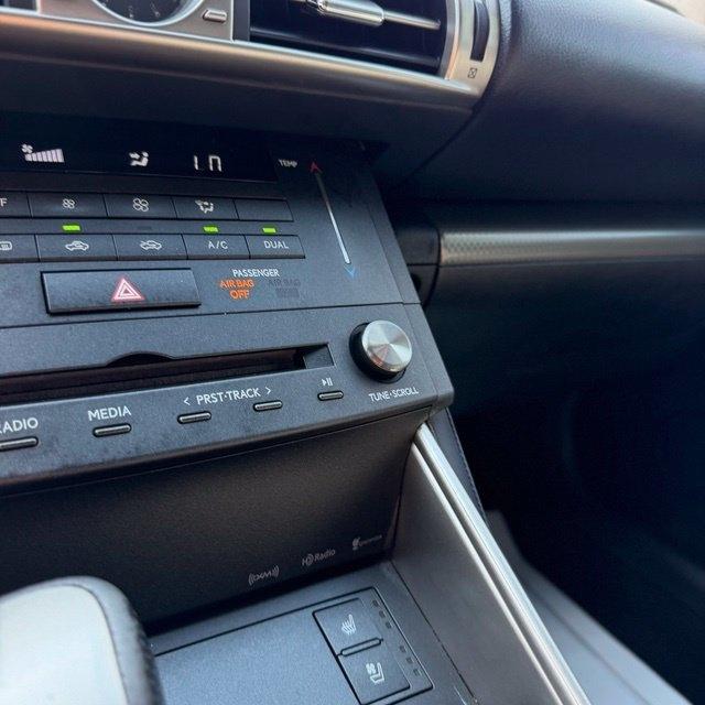 Lexus IS  2016