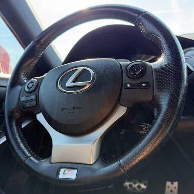 Lexus IS  2016
