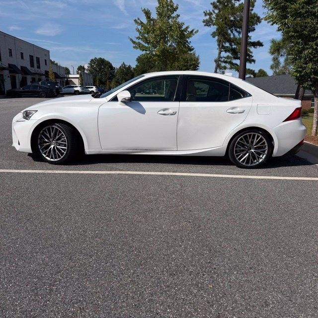Lexus IS  2017