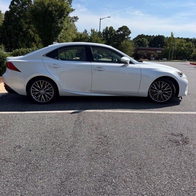 Lexus IS  2017