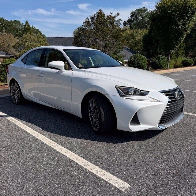 Lexus IS  2017