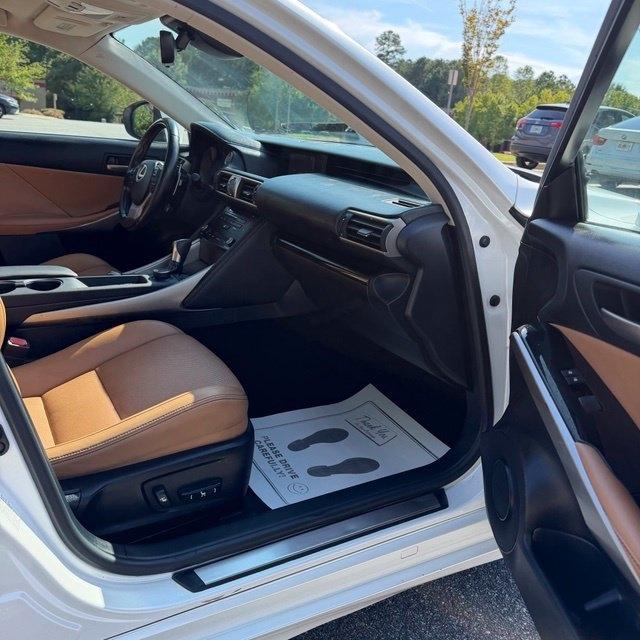 Lexus IS  2017