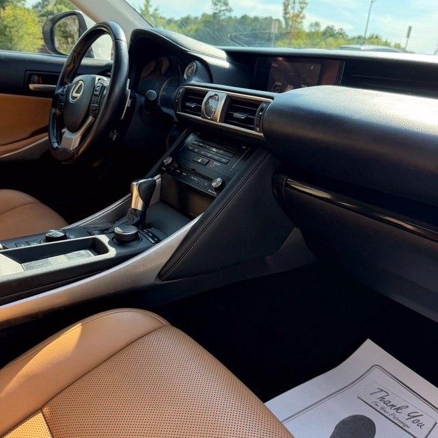 Lexus IS  2017