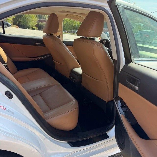 Lexus IS  2017