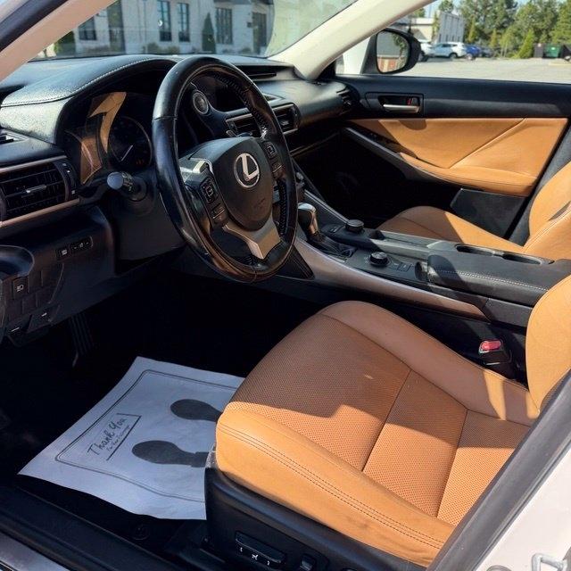 Lexus IS  2017