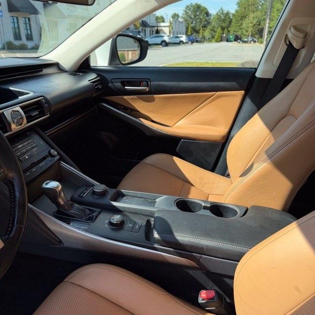 Lexus IS  2017