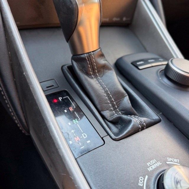 Lexus IS  2017