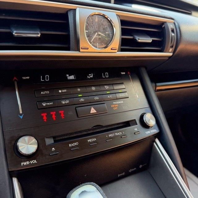 Lexus IS  2017