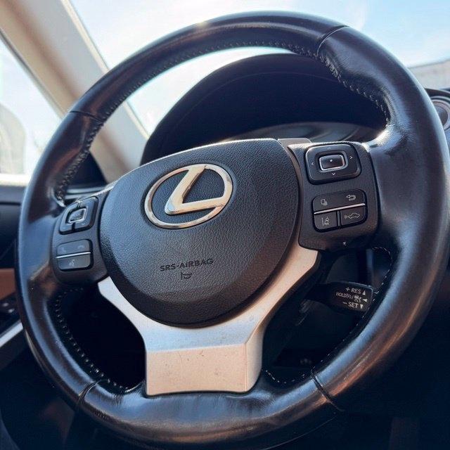 Lexus IS  2017