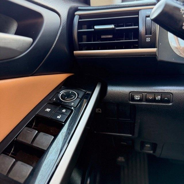 Lexus IS  2017
