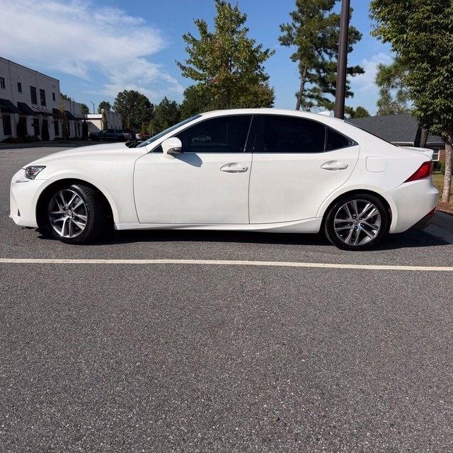 Lexus IS  2020