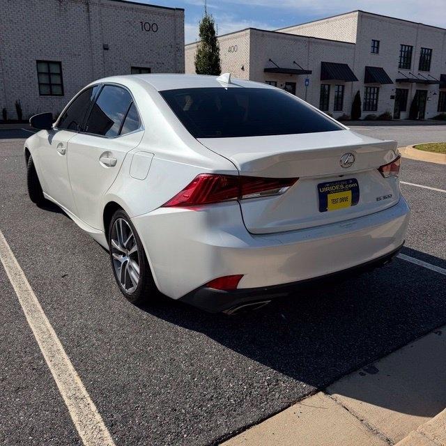 Lexus IS  2020