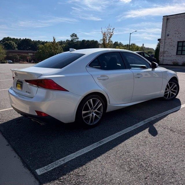 Lexus IS  2020