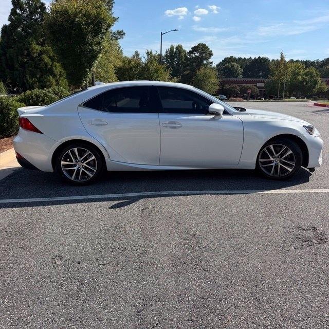 Lexus IS  2020