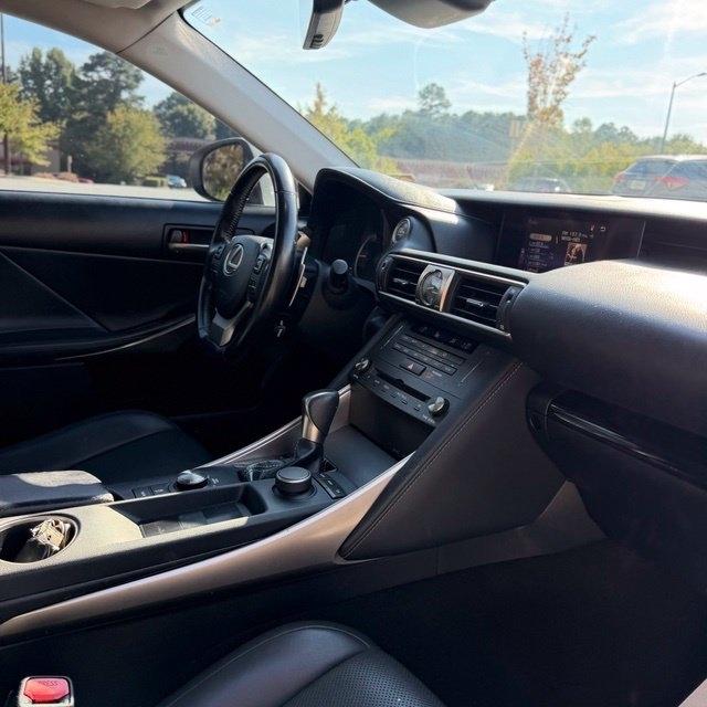 Lexus IS  2020