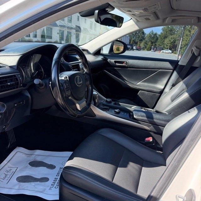 Lexus IS  2020