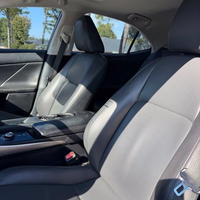 Lexus IS  2020