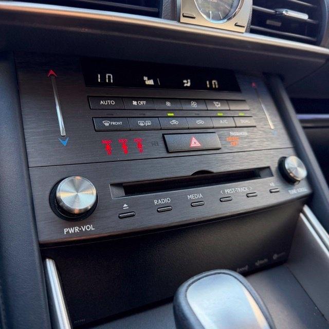 Lexus IS  2020