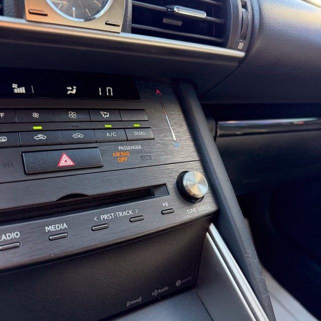 Lexus IS  2020