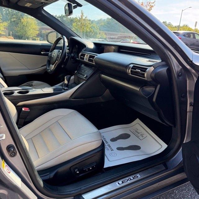 Lexus IS  2015
