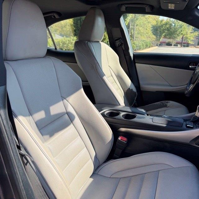 Lexus IS  2015
