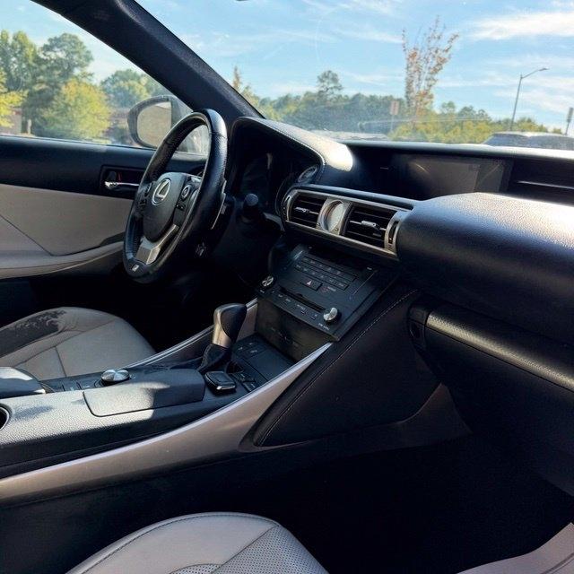 Lexus IS  2015
