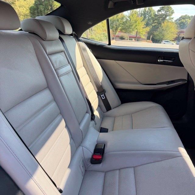 Lexus IS  2015