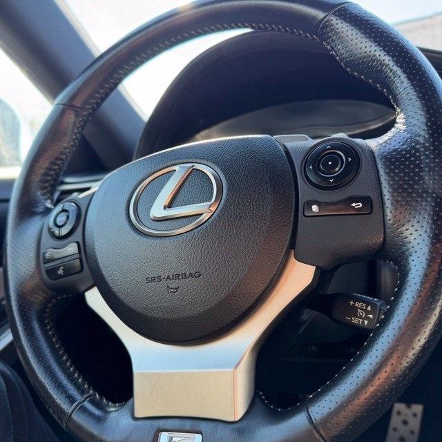 Lexus IS  2015