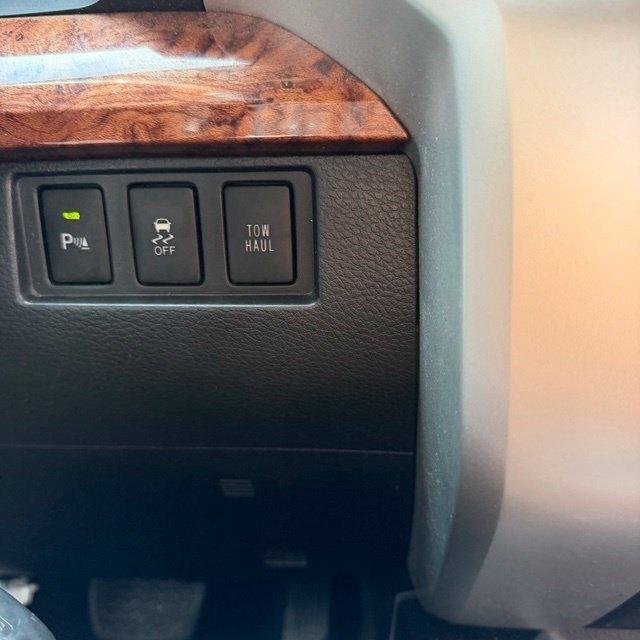 Toyota Tundra  2014