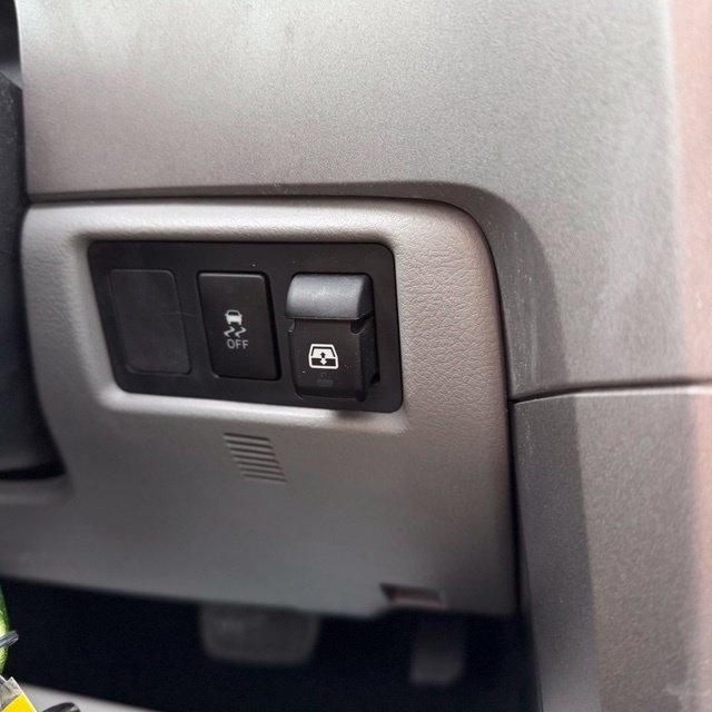 Toyota Tundra  2012