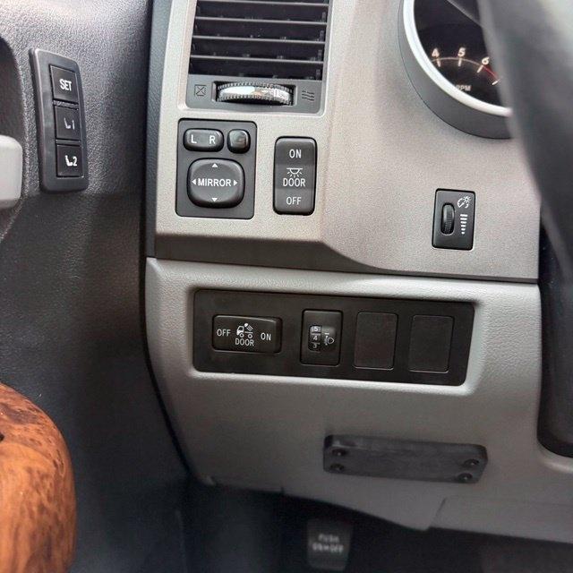 Toyota Tundra  2012
