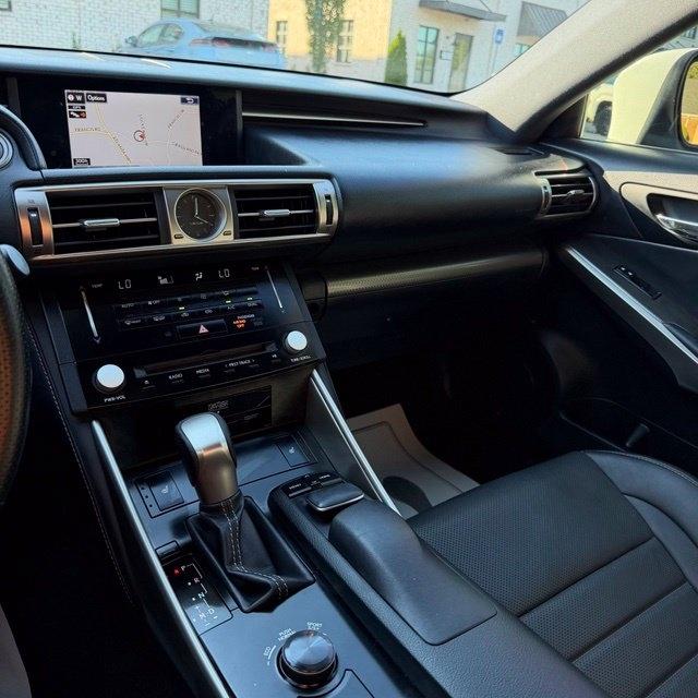 Lexus IS  2014