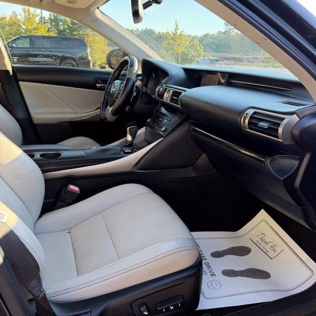 Lexus IS  2016