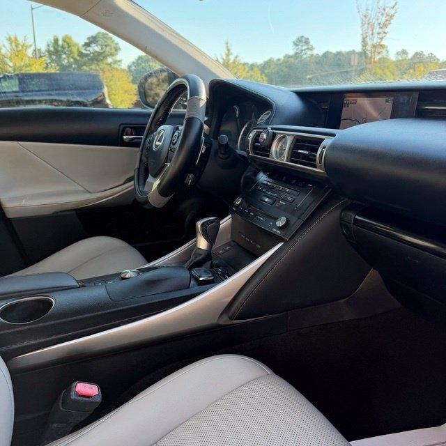 Lexus IS  2016