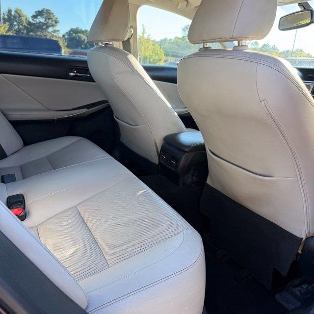 Lexus IS  2016