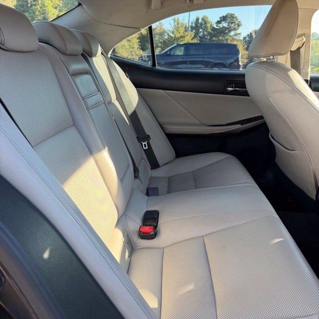 Lexus IS  2016
