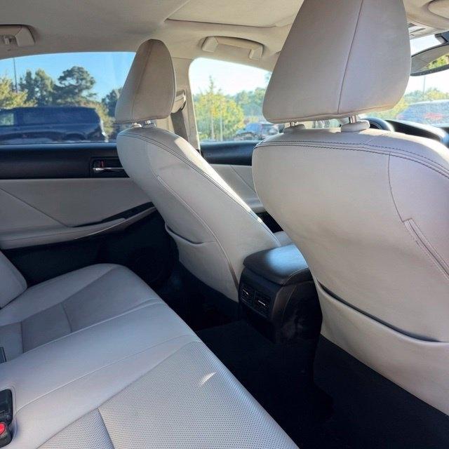 Lexus IS  2016