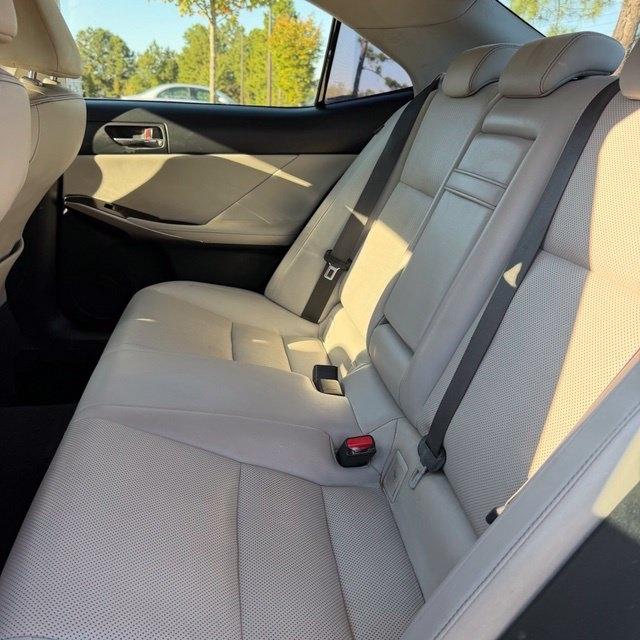 Lexus IS  2016