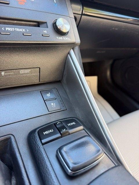 Lexus IS  2016