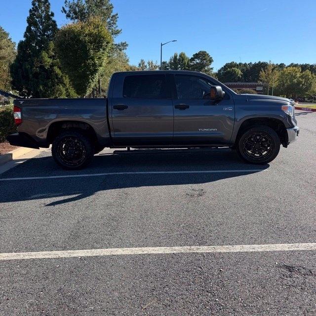 Toyota Tundra  2015