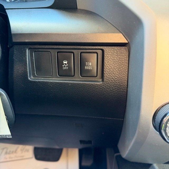 Toyota Tundra  2015